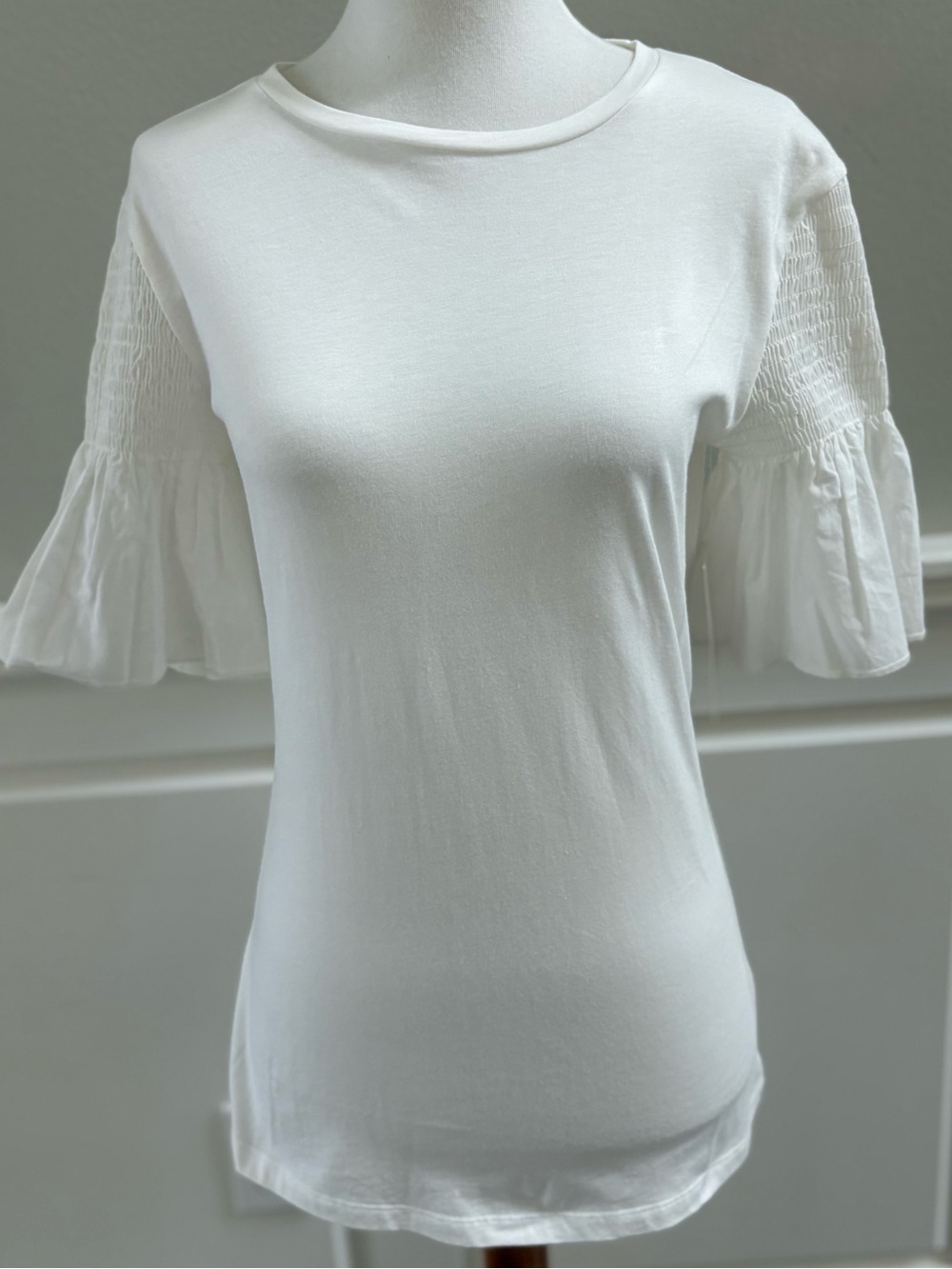Stella & Dot Bianca Knit White Smocked Ruffle Sleeve Tee-XS-NWT